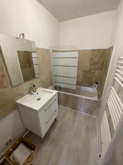 Appartement Avec Terrasse, Parking Gratuit Périgueux Exterior foto